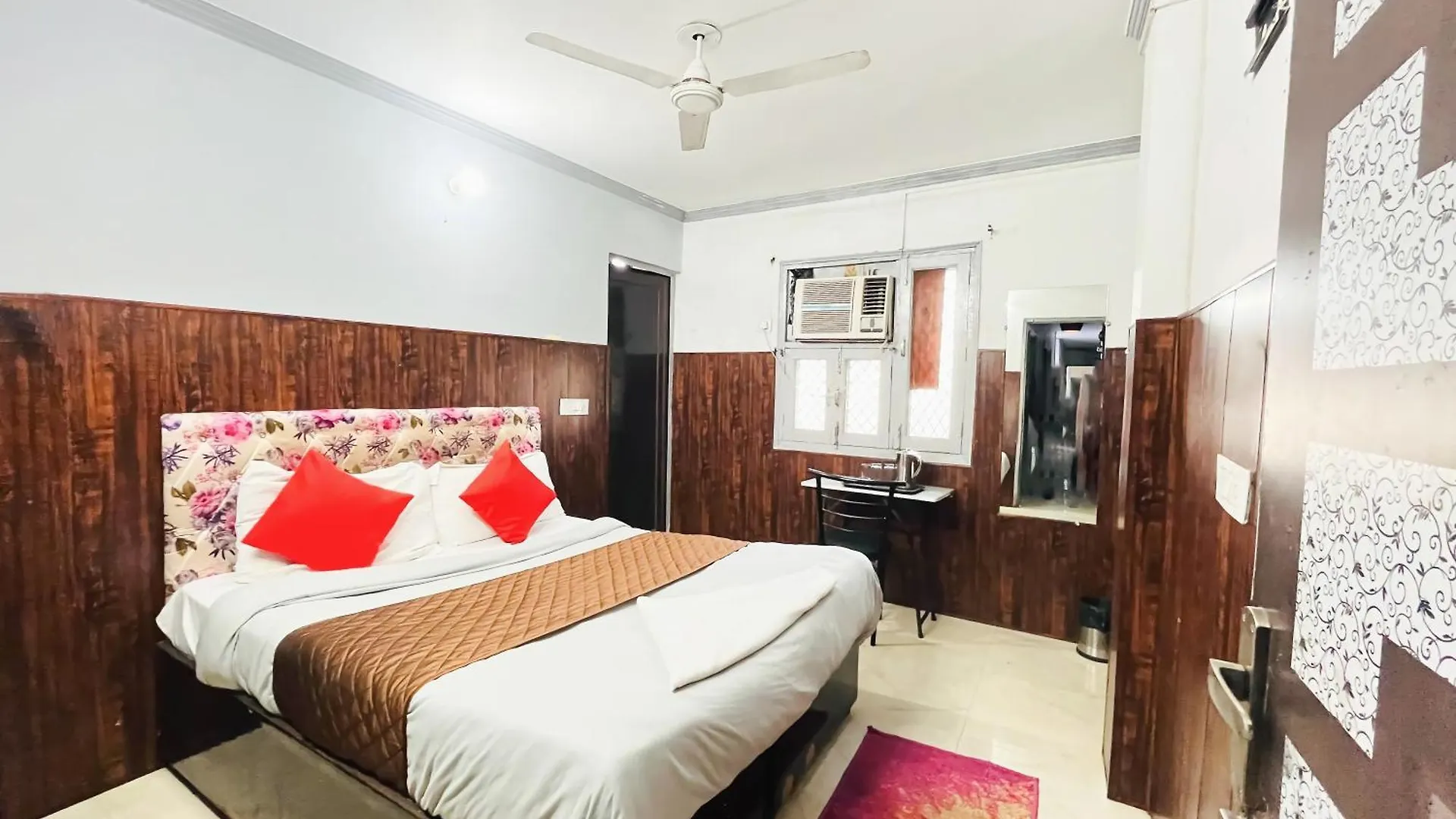 Roomshala 026 Commodo Residency - Satya Niketan 3*, New Delhi India