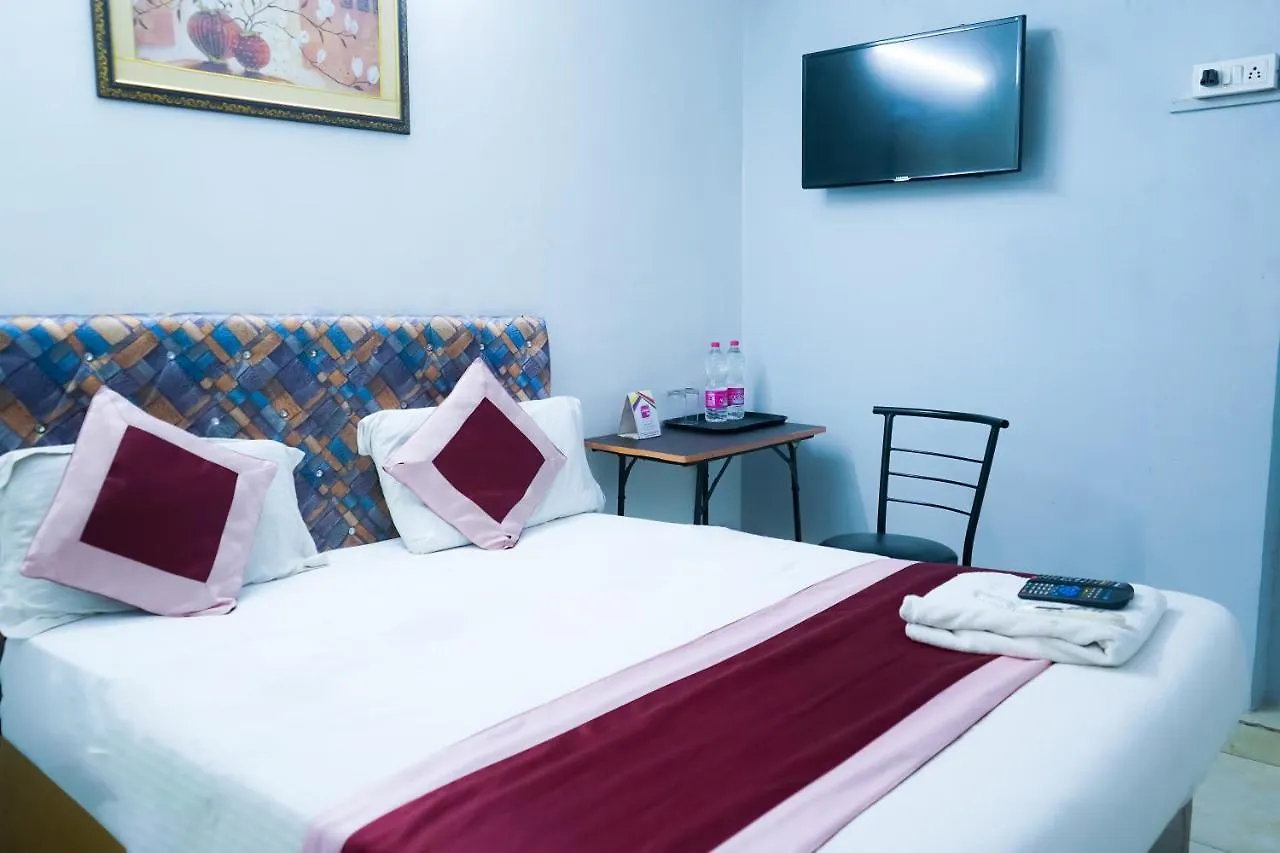 Roomshala 026 Commodo Residency - Satya Niketan Hotel New Delhi